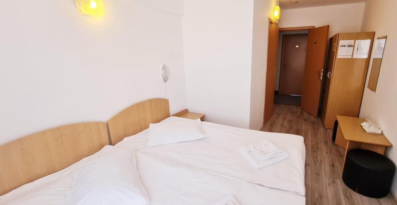 Hotel Victoria Iasi Luaran gambar